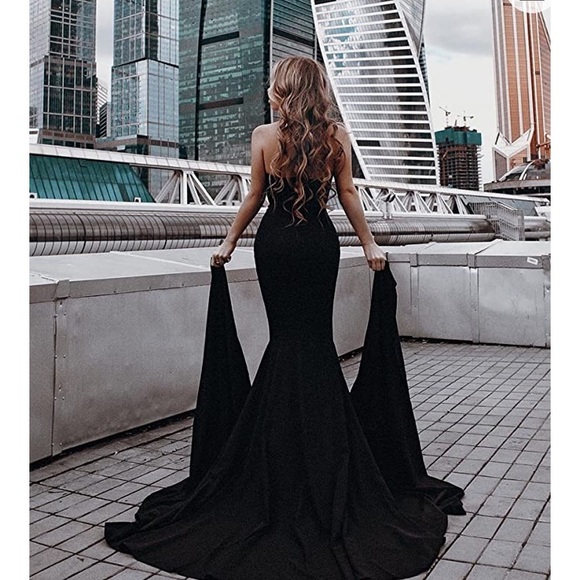 Black sleeveless slit front formal gown with train - Picture 7 of 9